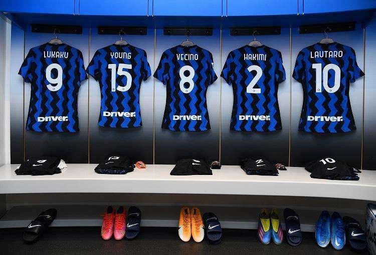 FOTO - Dentro lo spogliatoio dell'Inter: i Campioni d'Italia in campo con la prima maglia nerazzurra