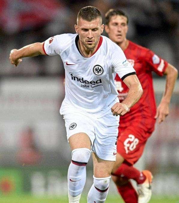 Bobic, ds Eintracht Francoforte: "Nessuno ci ha contattati per Rebic"
