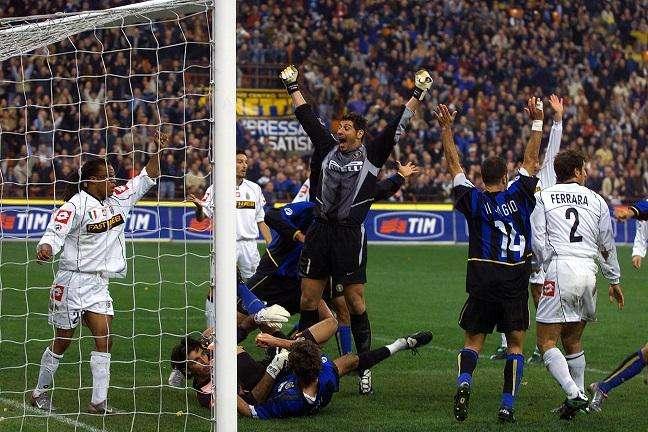 VIDEO - Partite del giorno - Toldo e Vieri acciuffano la Juve, Obinna chiude il poker alla Roma