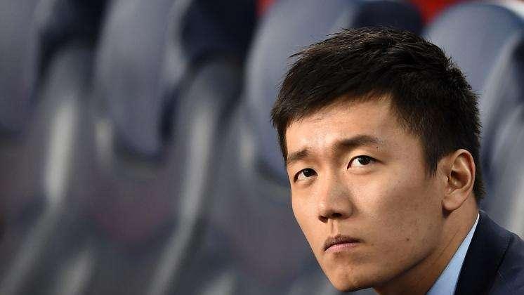 I tifosi dedicano uno striscione a Steven Zhang: "Ama l'Inter come noi"