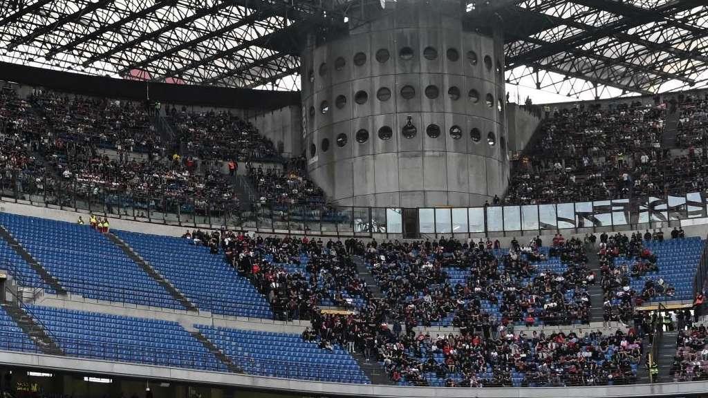 Malore a San Siro: medico salva la vita al tifoso del primo anello blu