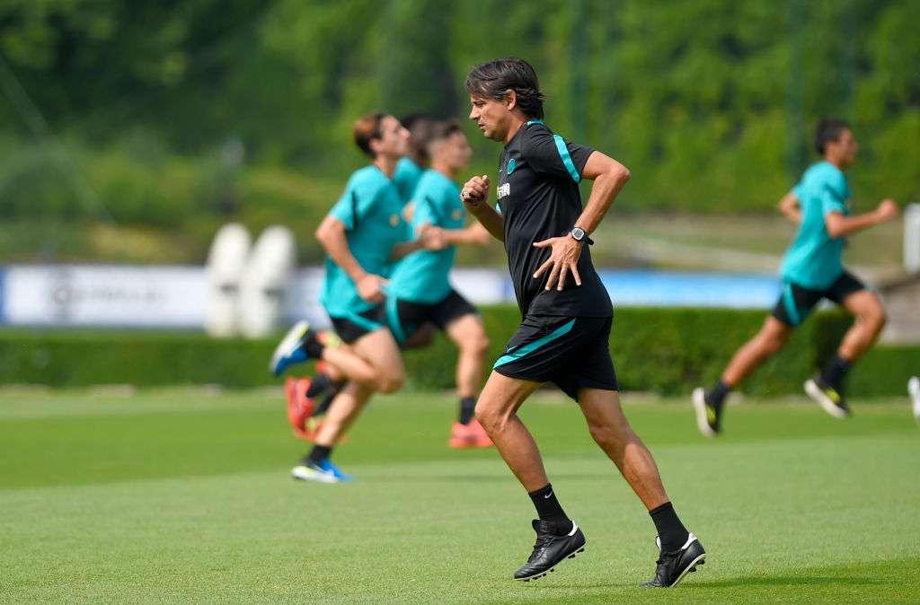 Appiano, anche Inzaghi si allena in campo con la squadra. Poi la riunione tecnica