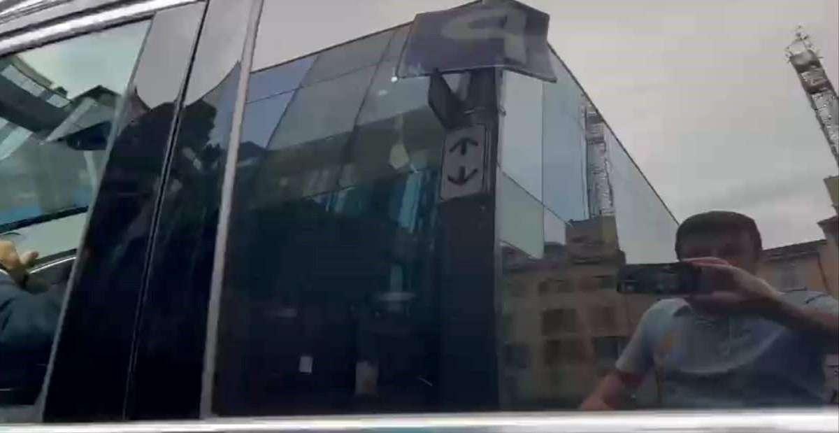VIDEO - Mkhitaryan nella sede dell'Inter: il momento dell'arrivo