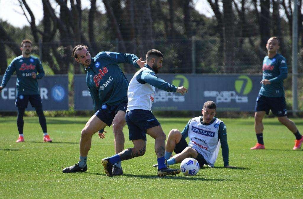 Qui Napoli - Rifinitura prima dell'Inter: esercitazione tecnica e seduta tattica. Tamponi negativi