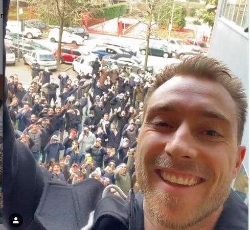 VIDEO - Eriksen si gode l'Inter: al Coni il primo selfie con i tifosi 