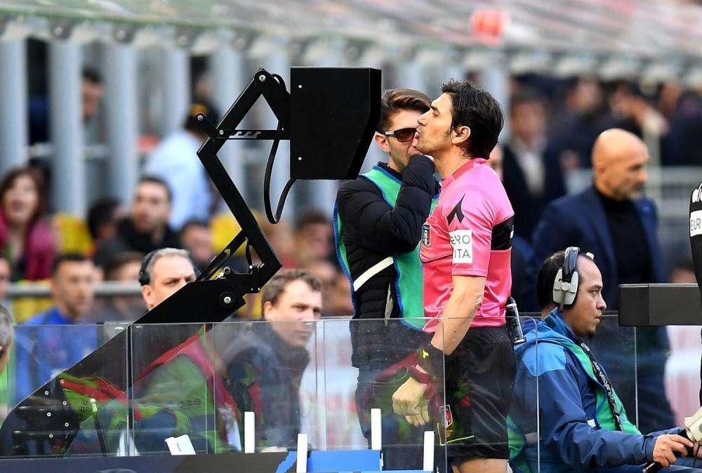 Var, il 19 novembre incontro tra arbitri, allenatori e capitani di A. Invitati anche i media