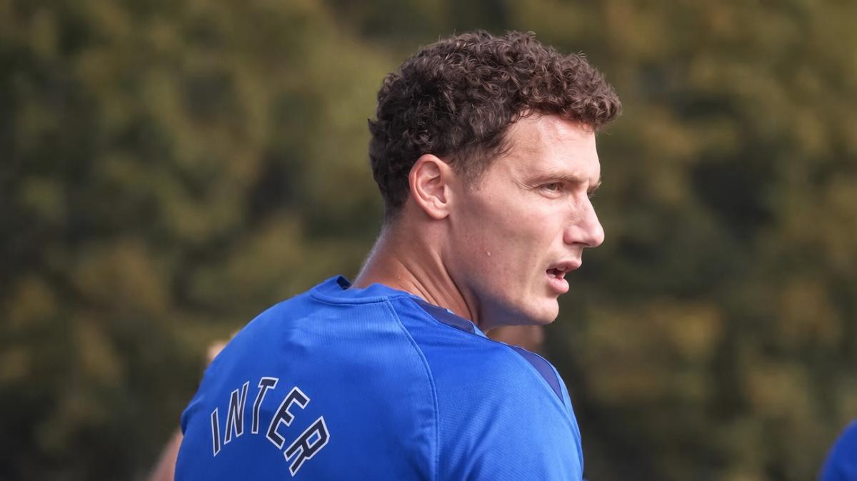 CdS - Pavard out tre settimane: il Como nel mirino. Stones punta il derby