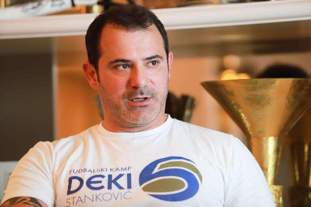 Stankovic saluta Sneijder: "È stato un onore vincere tutto insieme a te"