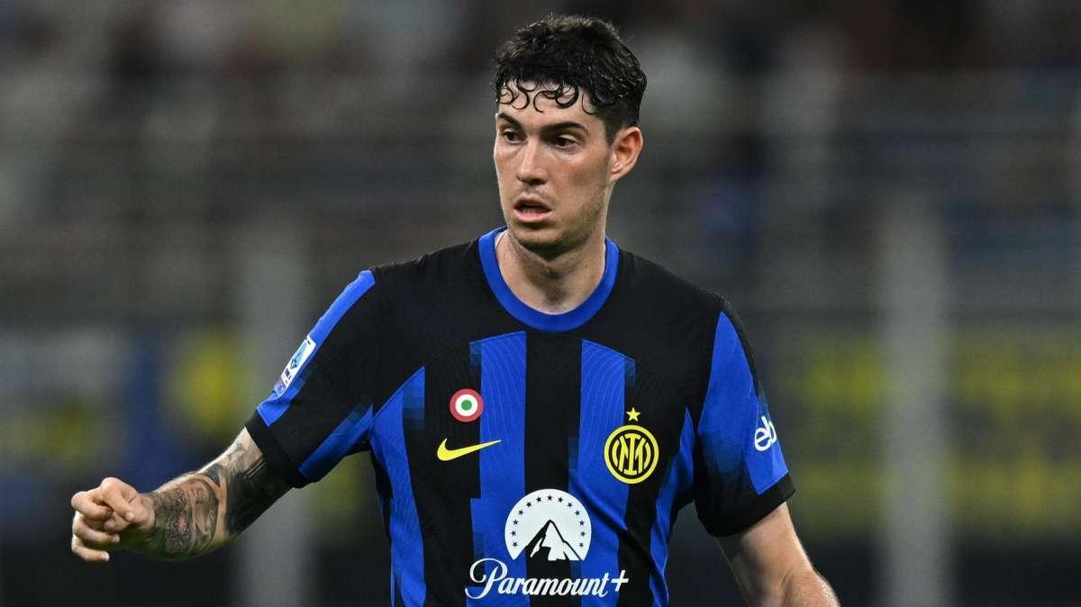 Sky - Fiorentina-Inter, Bastoni punta al rientro in gruppo domani. Dumfries in permesso: niente allenamento