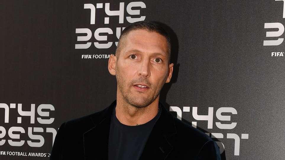Materazzi si gode ancora il Qatar. Foto di rito con Baggio e Ronaldinho: "Un onore" 