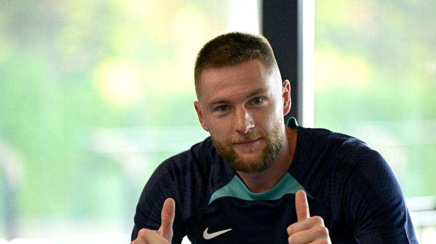 Corsera - Dumfries e Skriniar, per ora nessuna offerta. L'Inter cede solo Pinamonti e Casadei? 