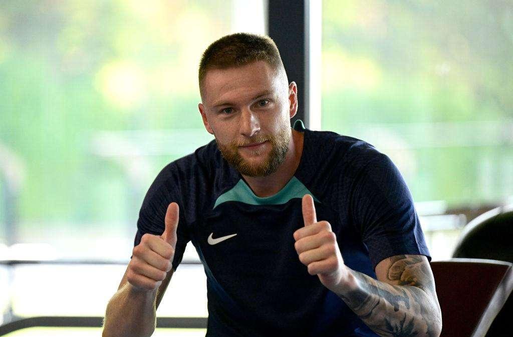 Skriniar non pensa al mercato e scalda i motori verso Inter-Lione. Gosens da domani a pieno regime 