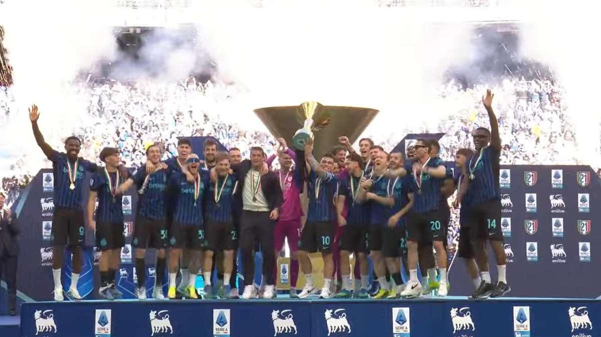 L'Inter è Campione d'Italia, Lautaro alza il trofeo: rivivi la giornata