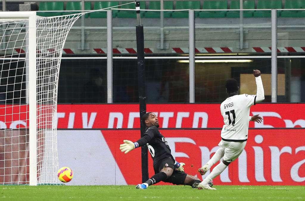 Tentativo di sorpasso fallito: Gyasi punisce il Milan. Ok il Napoli