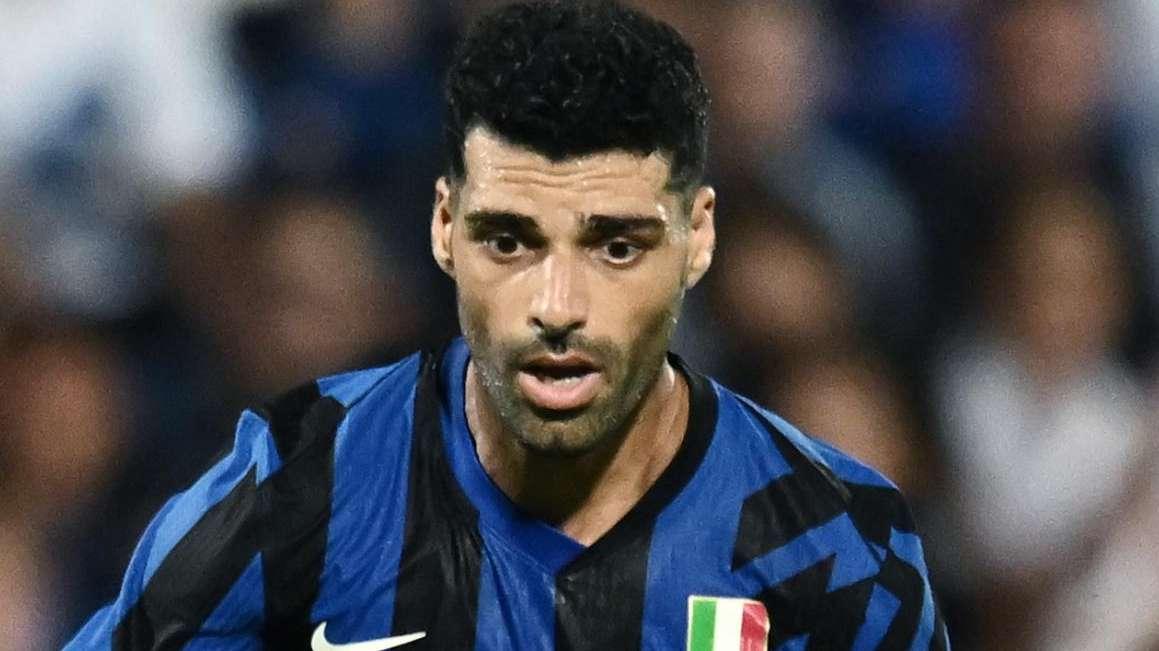 Taremi dona una maglia dell'Inter al Sepahan: "Un club da prendere come esempio"