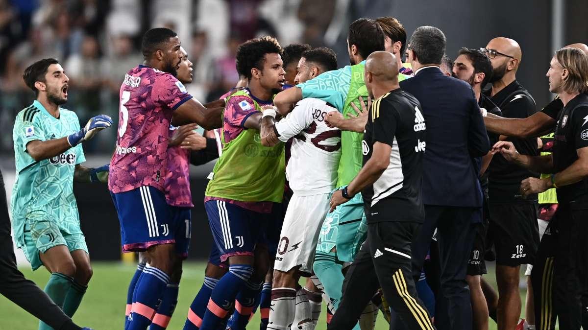 VIDEO - Juve-Salernitana, 2-2 pazzo con polemiche VAR e 4 espulsi: la sintesi del match