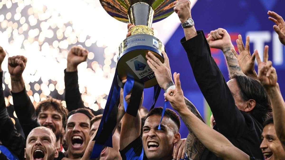 Panini celebra la seconda stella dell'Inter: da oggi in edicola il cofanetto con 50 card esclusive 