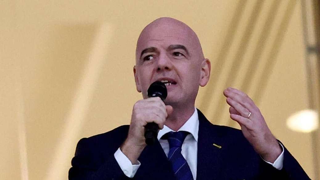 Infantino: "La FIFA e io siamo al fianco di Lukaku. Il calcio deve applicare severe sanzioni"