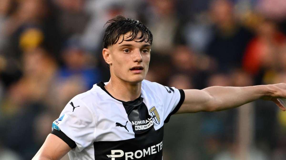 SM - Capitolo Leoni, anche la Premier in corsa. Il Parma vuole tenerlo un altro anno, ma…