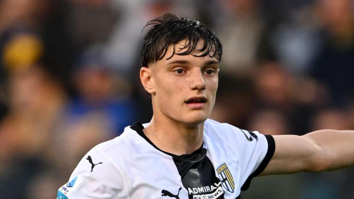 SM - Inter, occhio a Leoni: sul difensore del Parma spunta il Liverpool che offre più dei milanesi