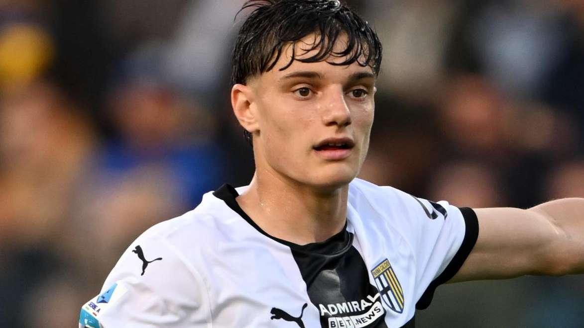 GdS - Inter, budget di 30 milioni per il difensore: Leoni la prima scelta, è derby col Milan. I nerazzurri pronti ad accontentare il Parma