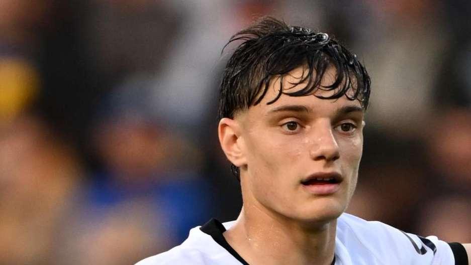 TS - Leoni, il Milan tenta il sorpasso: contatti con club ed entourage nei prossimi giorni