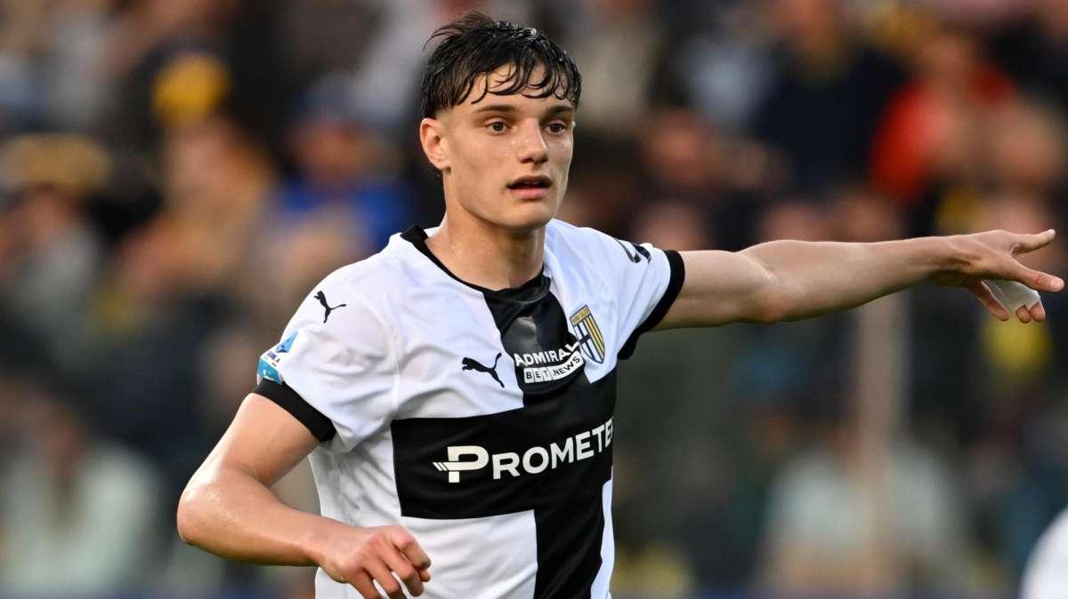 GdS - Corsa a Leoni, il Milan prova il sorpasso su Inter e Juve: pronta l'offerta da 13-15 milioni più Colombo 