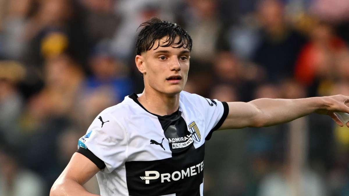 Sky - Inter su Leoni: possibile l'inserimento di un giocatore della Primavera per convincere il Parma
