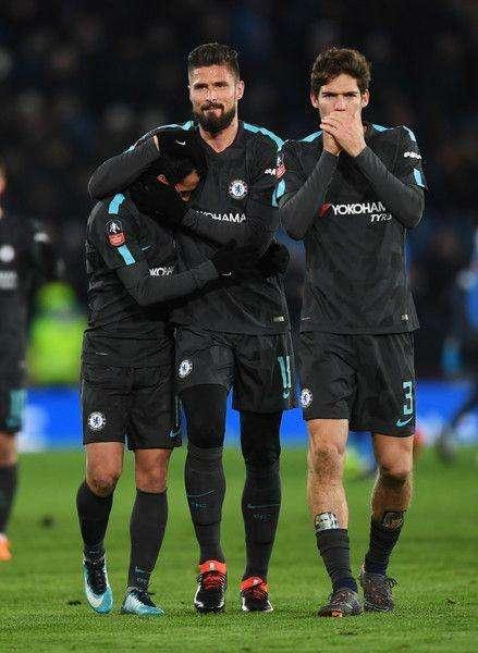 L'allievo supera il maestro: Lampard batte 2-1 Mourinho grazie a Giroud e Alonso