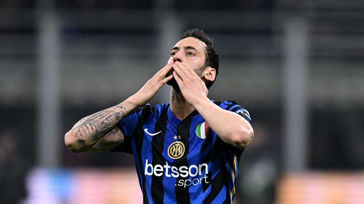 Calhanoglu: "L'Inter è speciale: c'è una costante dei miei anni qui. Legend nerazzurre? Scelgo Sneijder perché..."