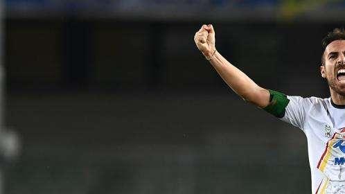 Il Toro inciampa (1-2), prima gioia Lecce: Inter in testa da sola