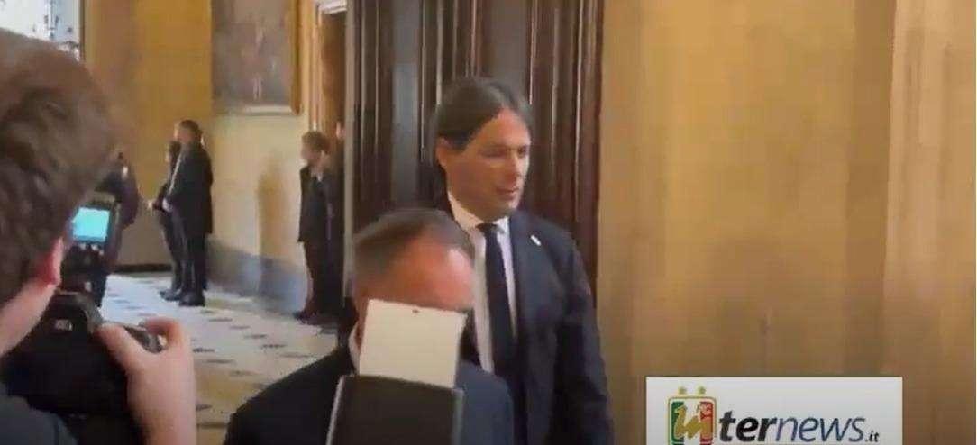 VIDEO - L'Inter a Palazzo Marino per l'Ambrogino d'Oro: l'arrivo della squadra e di Inzaghi