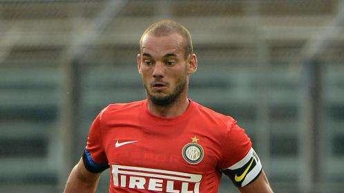 Intanto Sneijder se ne va a 'riflettere' al caldo