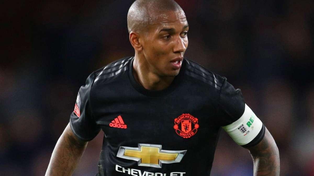 FcIN - Accordo per Young all'Inter: 18 mesi di contratto a 6 mln totali. Vicina anche l'intesa con il Man. Utd