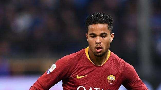 Sky - Roma, ballottaggio sugli esterni: Kluivert in vantaggio su Under 