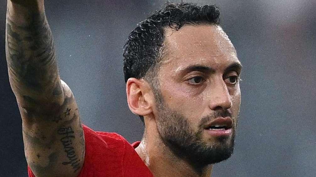 Da Hakan Calhanoglu endorsement social per Kenan Yildiz: "Il nostro orgoglio"