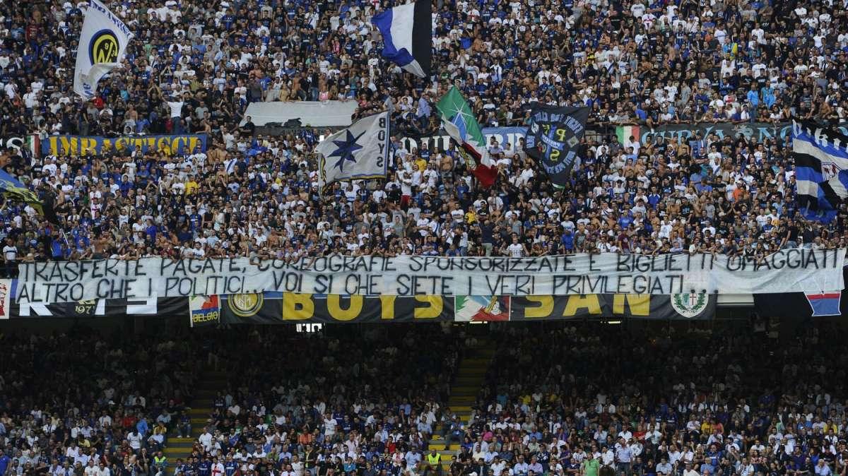 Caravita duro: "Curva chiusa, la vicenda è grottesca"