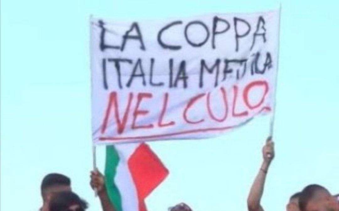 Striscione anti-Inter sul pullman del Milan, la Procura FIGC apre un'inchiesta