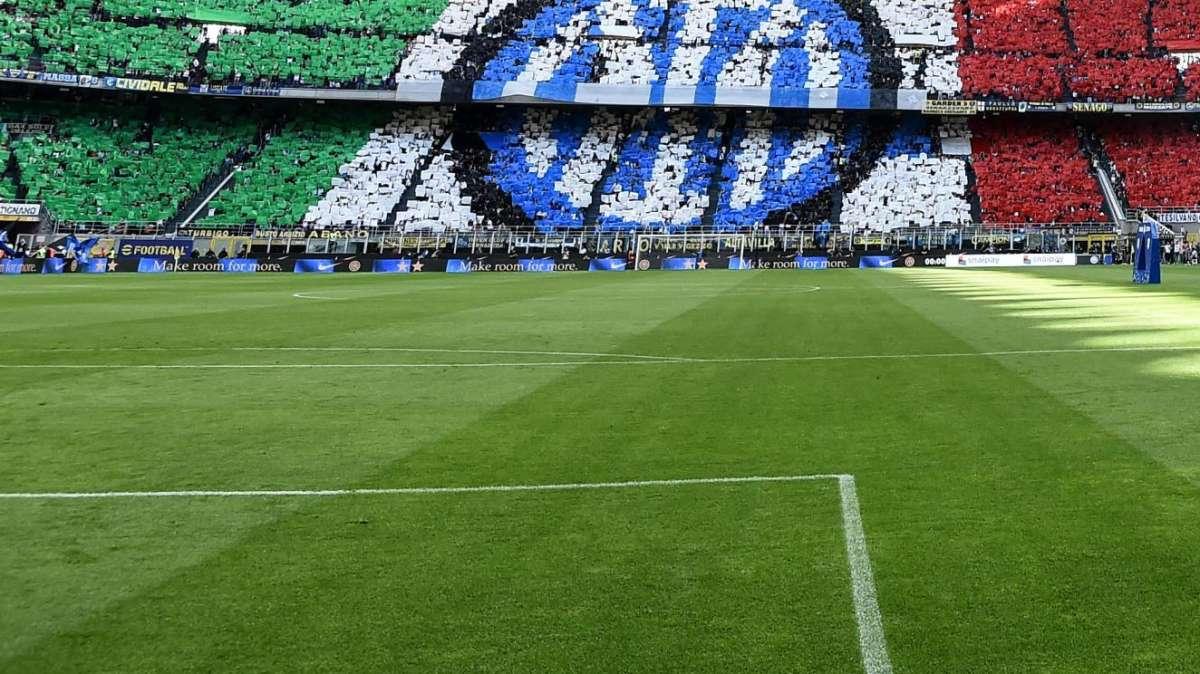 Nuovo prato per San Siro: lavori in corso, il terreno sarà pronto per Milan-Juventus