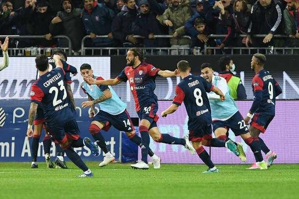 Beffa Cagliari, Bonazzoli pareggia in extremis: 1-1 nell'anticipo