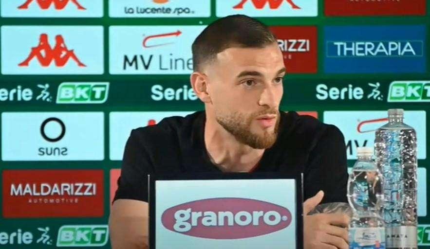 Bari, Vicari: "Esposito ha qualità incredibili. Da quando è arrivato l'ho visto cambiato"