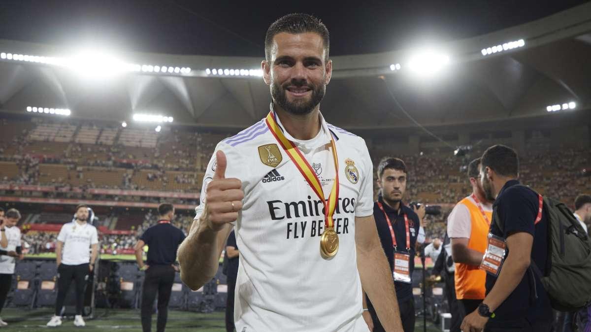 Sky - Inter a caccia di rinforzi in difesa, occhi su Nacho e Pavard: la situazione