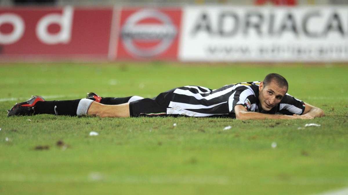 Chiellini a terra dopo il mancato 1-1
