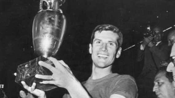VIDEO - Accadde oggi - La monetina di Facchetti manda l'Italia in finale agli Europei. L'Inter presenta Zanetti e Rambert