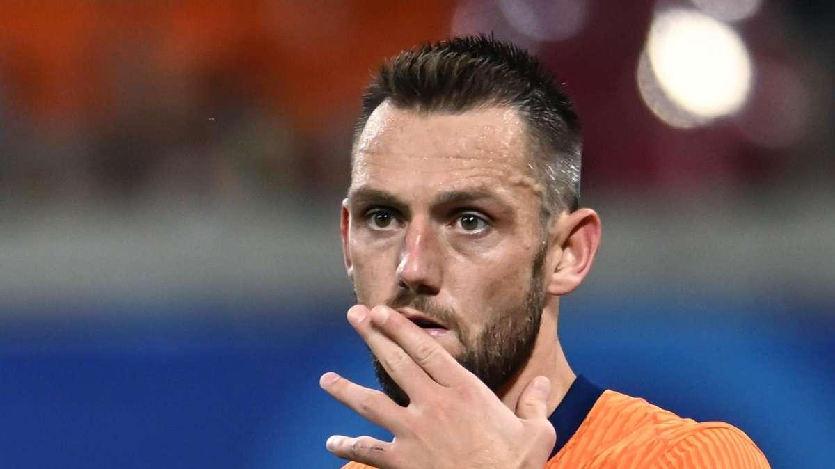 TS - Difesa, mercato dinamico e in evoluzione: De Vrij ambito da Psv e Al Ittihad. Hermoso il preferito a sinistra