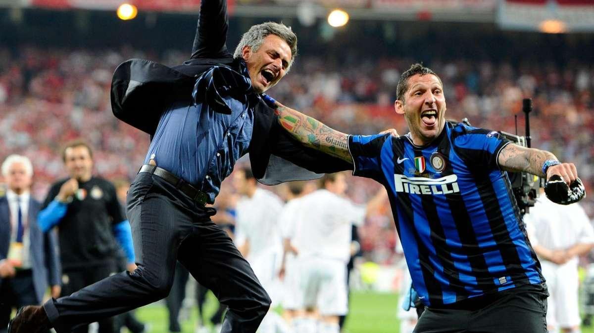Materazzi esulta con Mourinho: "Simply the best!"