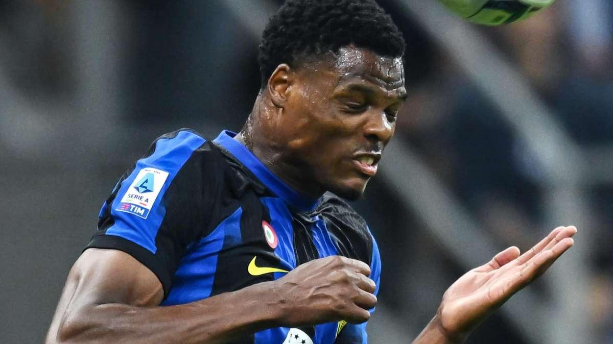 CdS - Rinnovi: firmano tutti tranne Dumfries. L'entourage spara alto e l'Inter vuole evitare un altro Skriniar