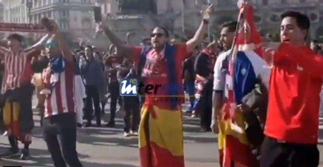 VIDEO - Inter-Atletico, tanti tifosi colchoneros in Piazza Duomo: entusiamo già alle stelle 