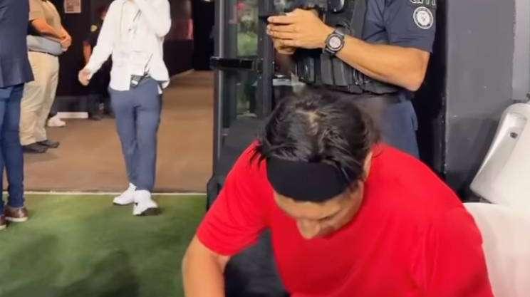 FOTO - Zamorano non dimentica l'Inter: autografo "nerazzurro" durante l'evento della Conmebol
