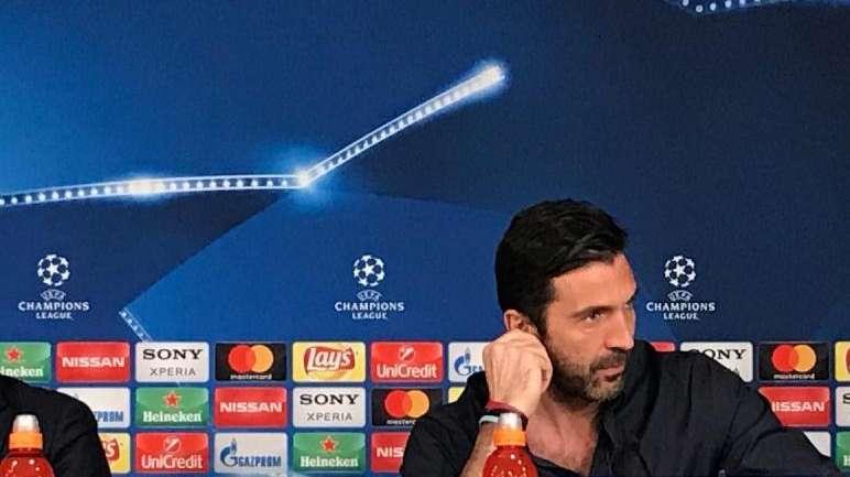 Buffon una furia con l'arbitro di Real Madrid-Juve: "Mangiasse le patatine in tribuna con sua moglie"